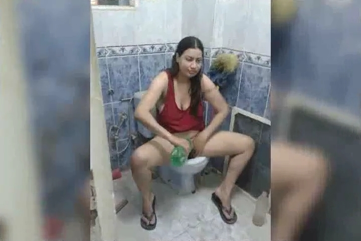 Toilet pissing — 8
