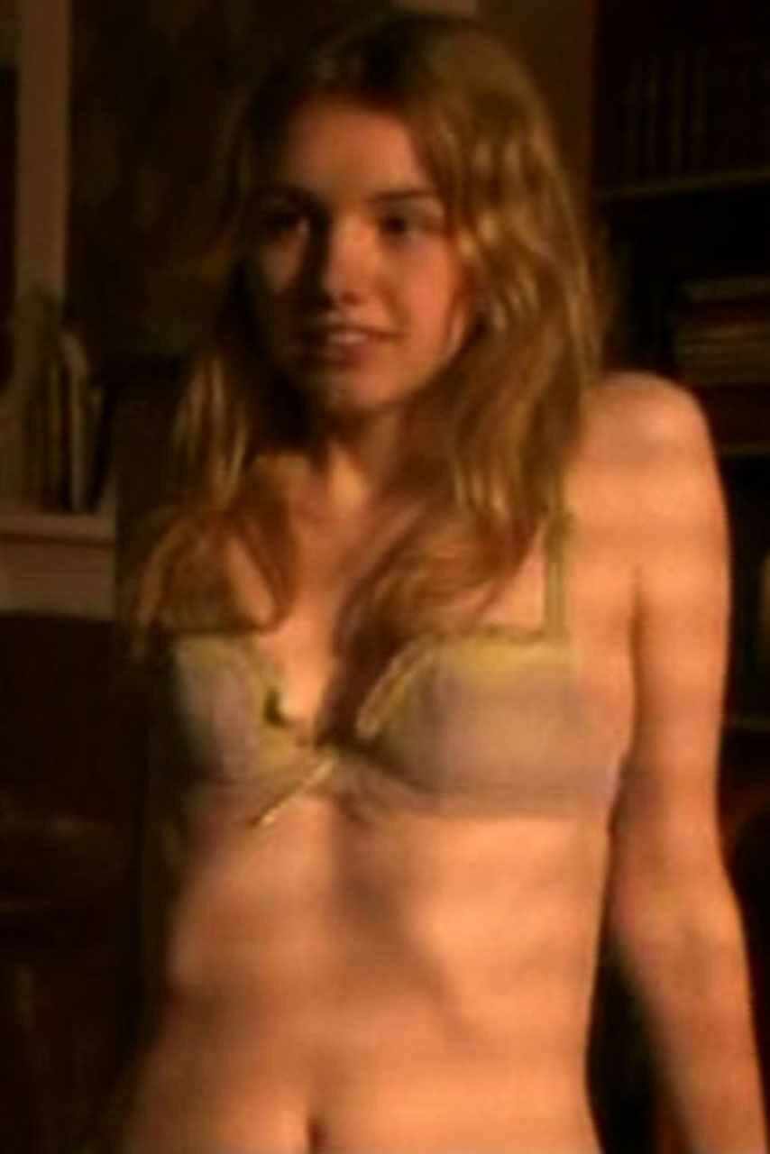 Hannah Murray Skins British TV Show Sexy Girl — 14