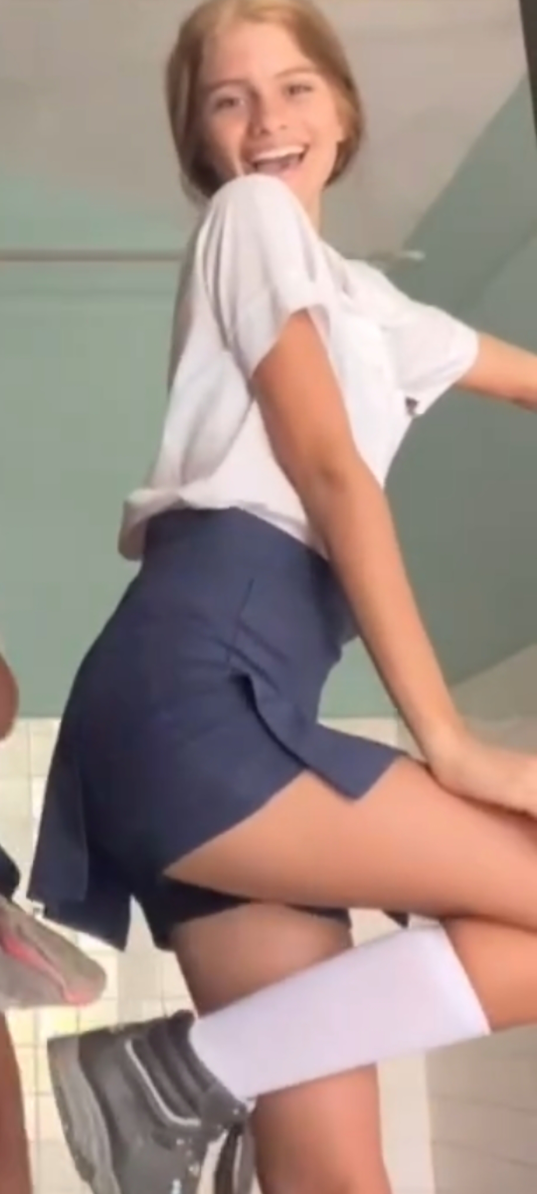 MINNESOTA girls having fun at party — 8
