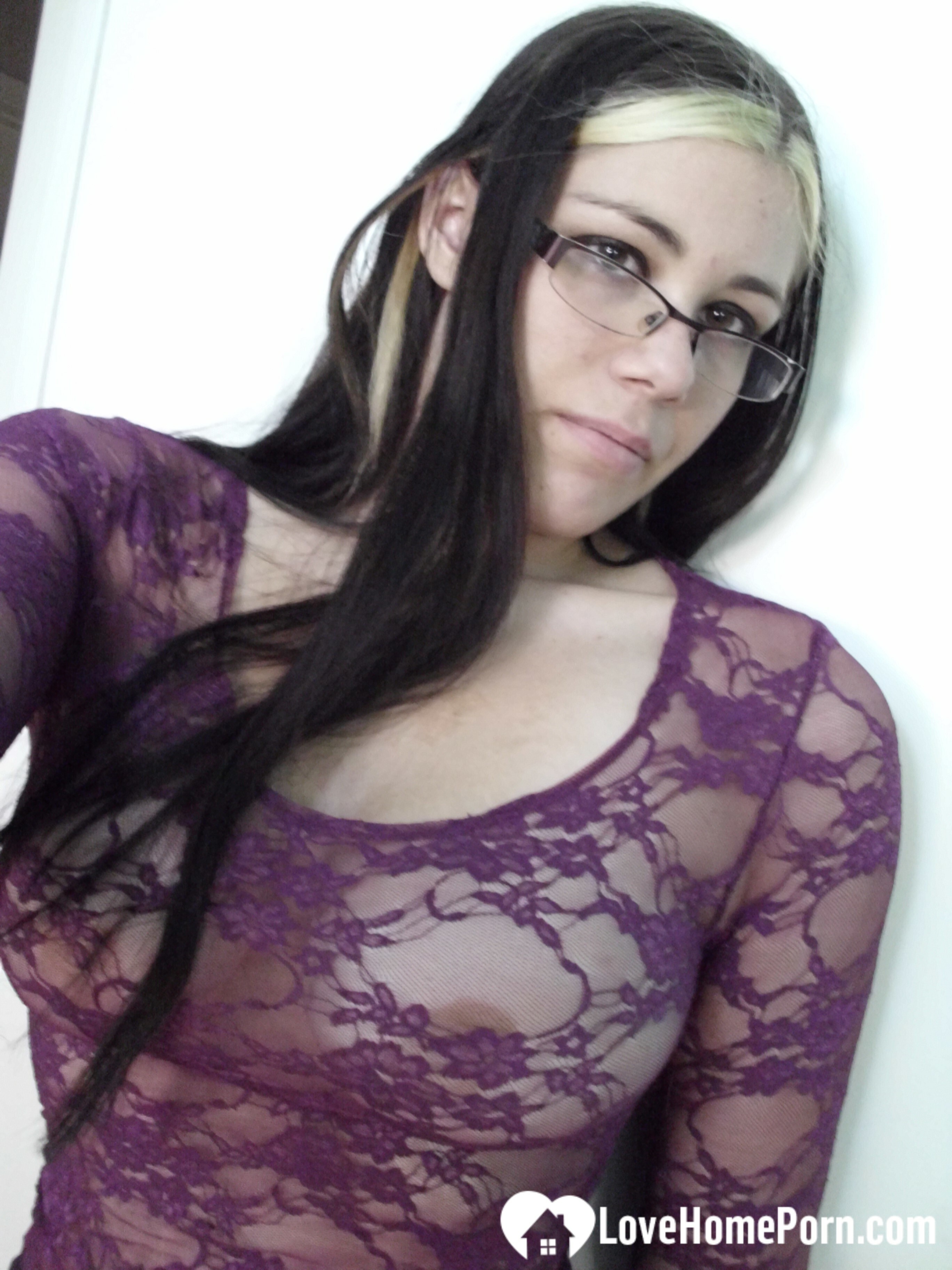 Nerdy chick spreads her legs before masturbating — 37